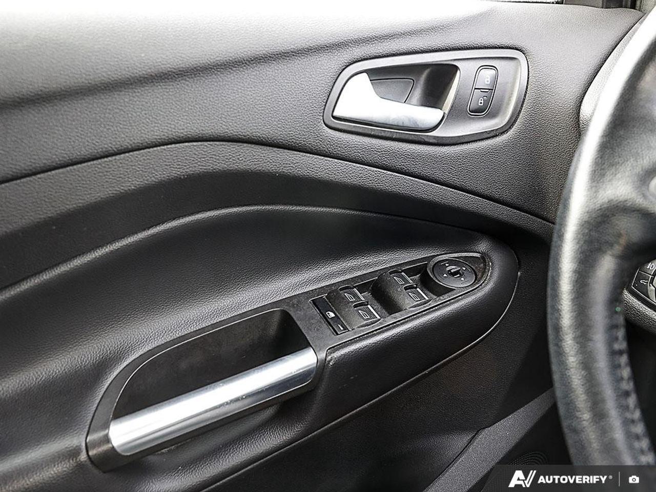 2019 Ford Escape SEL 4WD Photo