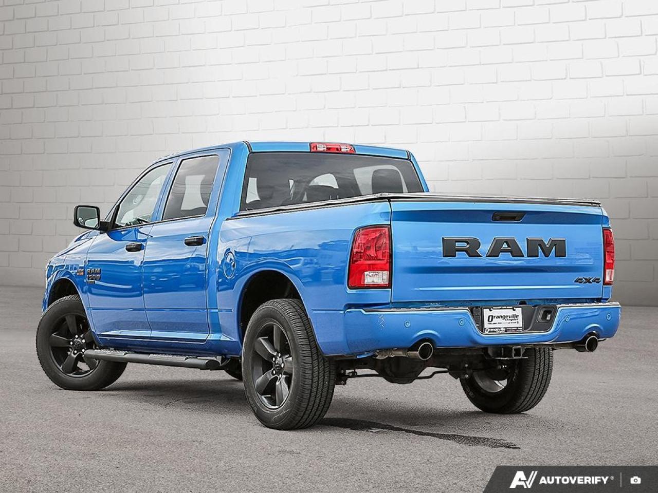 2022 RAM 1500 Classic EXPRESS 4X4 CREW CAB 5'7" BOX Photo3