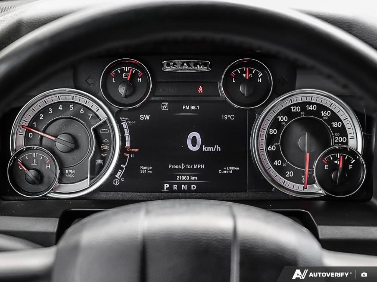 2022 RAM 1500 Classic EXPRESS 4X4 CREW CAB 5'7" BOX Photo