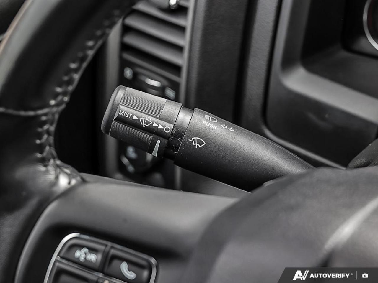 2022 RAM 1500 Classic EXPRESS 4X4 CREW CAB 5'7" BOX Photo