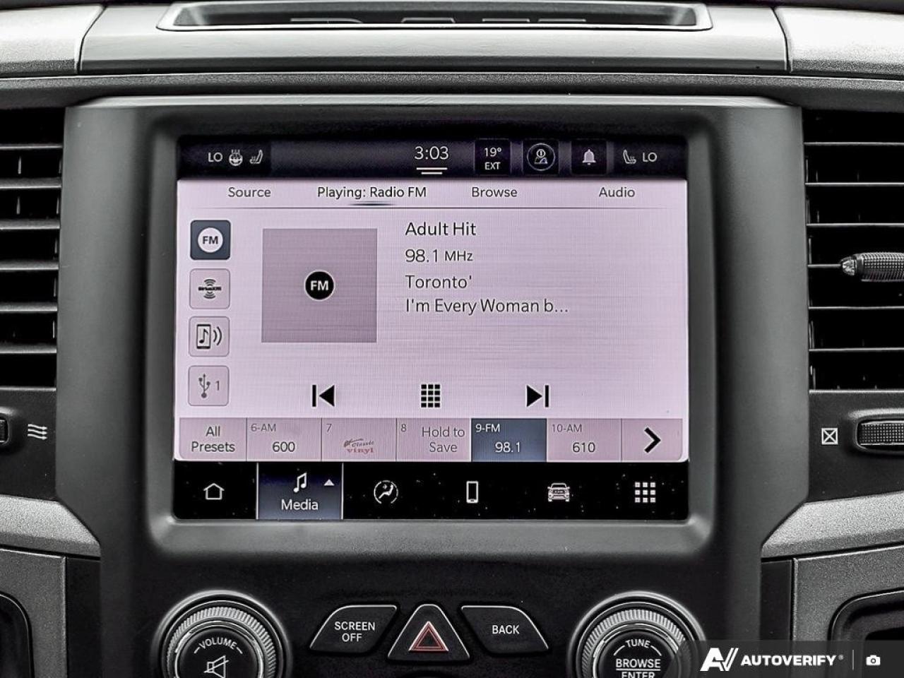 2022 RAM 1500 Classic EXPRESS 4X4 CREW CAB 5'7" BOX Photo