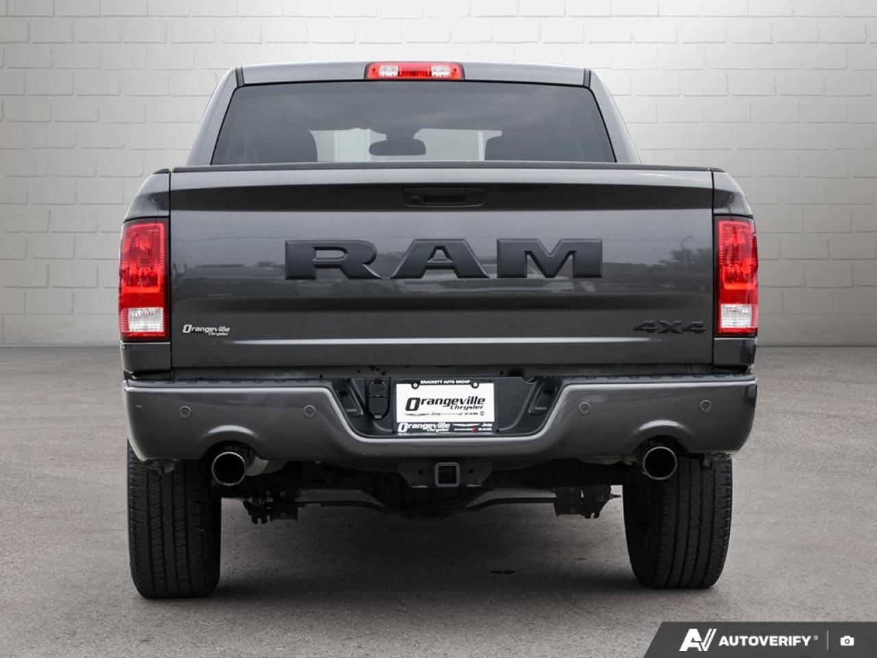 2022 RAM 1500 Classic EXPRESS 4X4 CREW CAB 5'7" BOX Photo4
