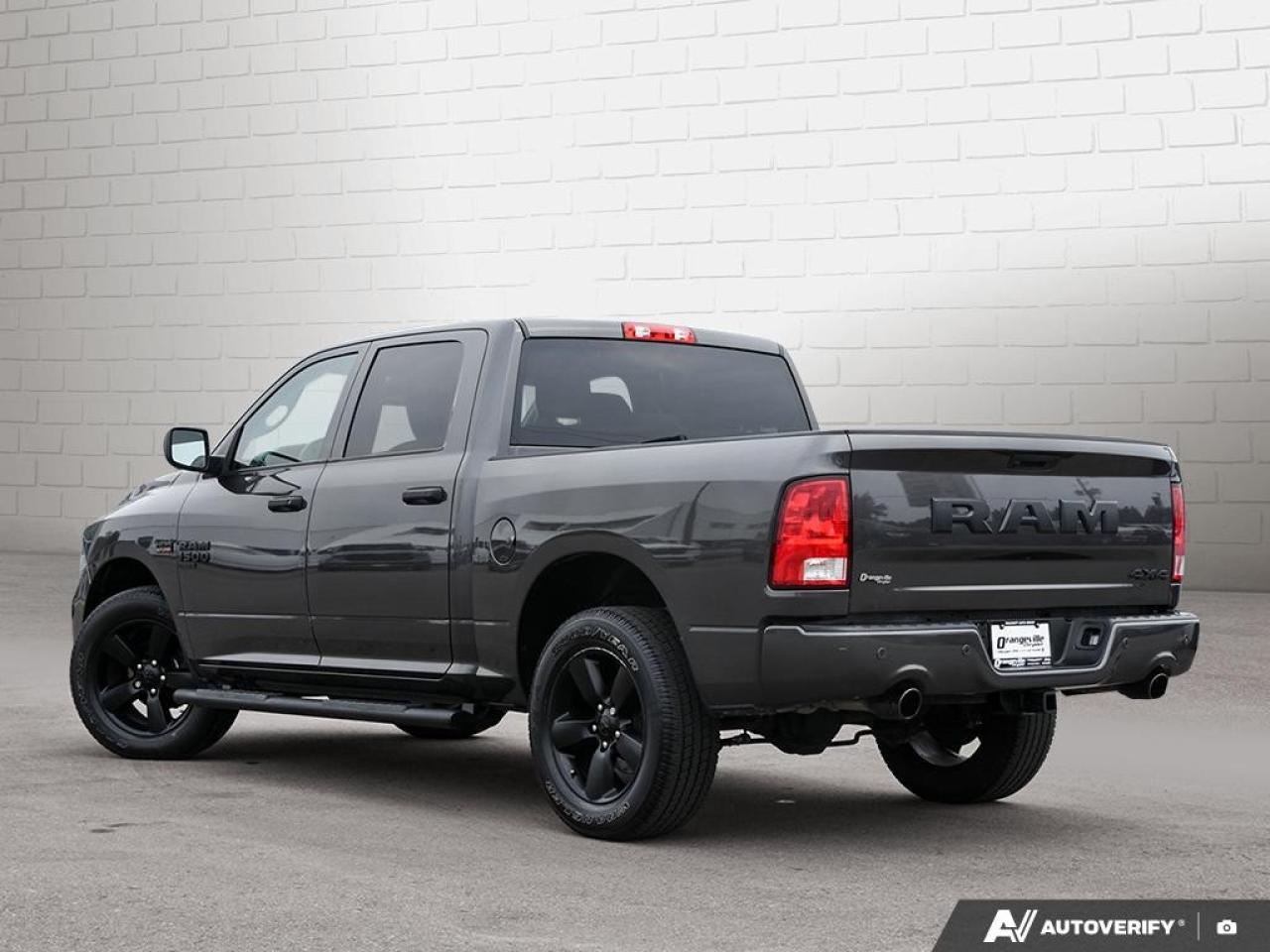 2022 RAM 1500 Classic EXPRESS 4X4 CREW CAB 5'7" BOX Photo