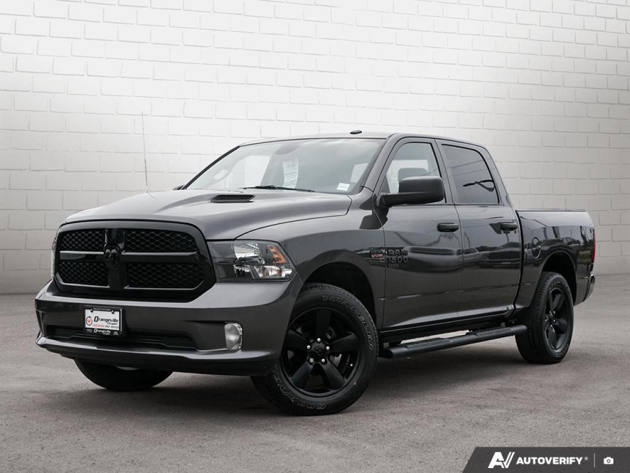 2022 RAM 1500 Classic EXPRESS 4X4 CREW CAB 5'7" BOX Photo0