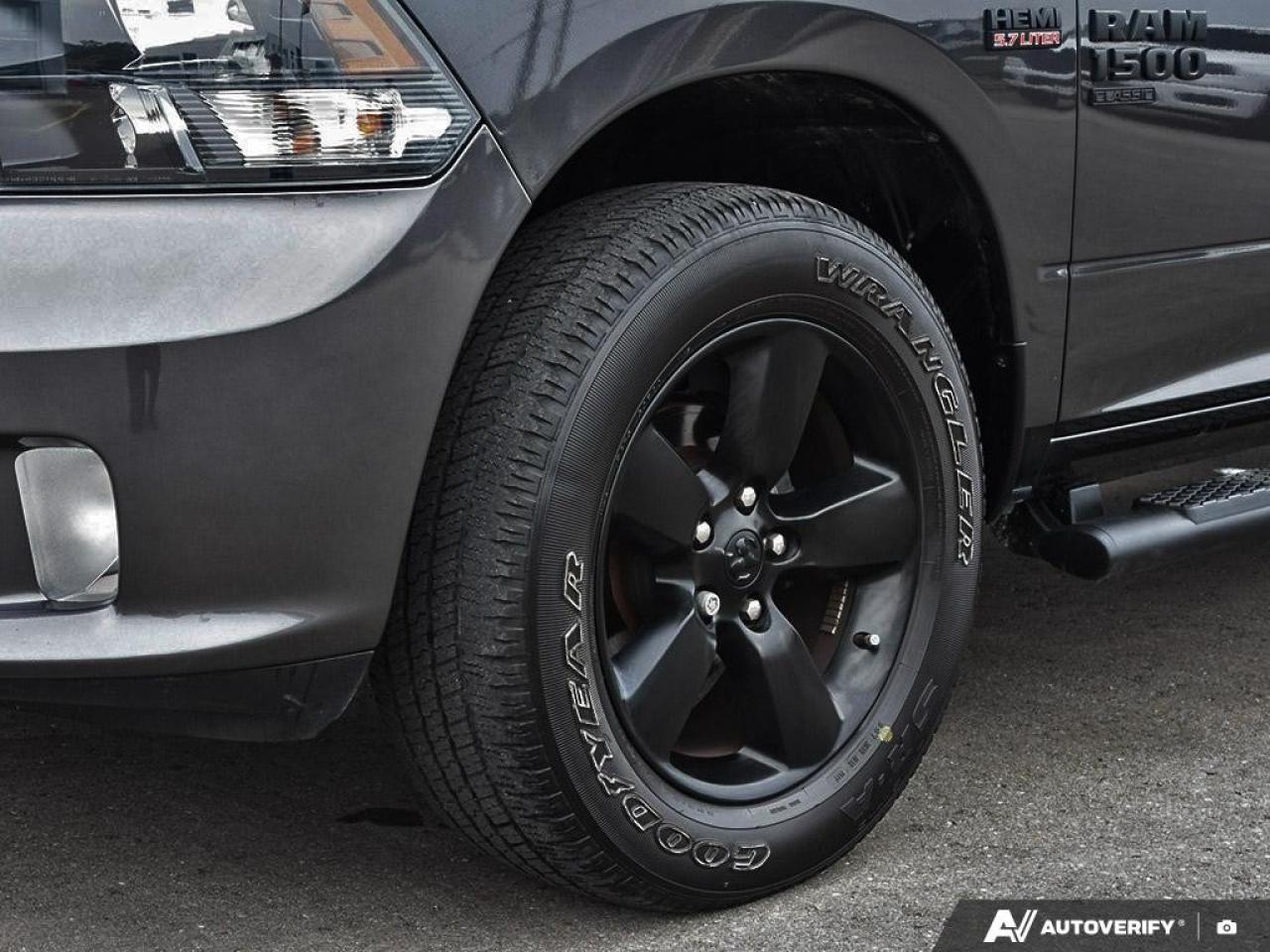 2022 RAM 1500 Classic EXPRESS 4X4 CREW CAB 5'7" BOX Photo