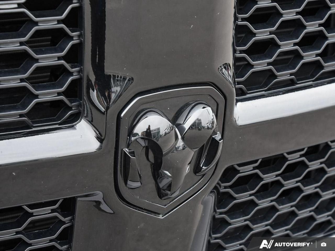 2022 RAM 1500 Classic EXPRESS 4X4 CREW CAB 5'7" BOX Photo