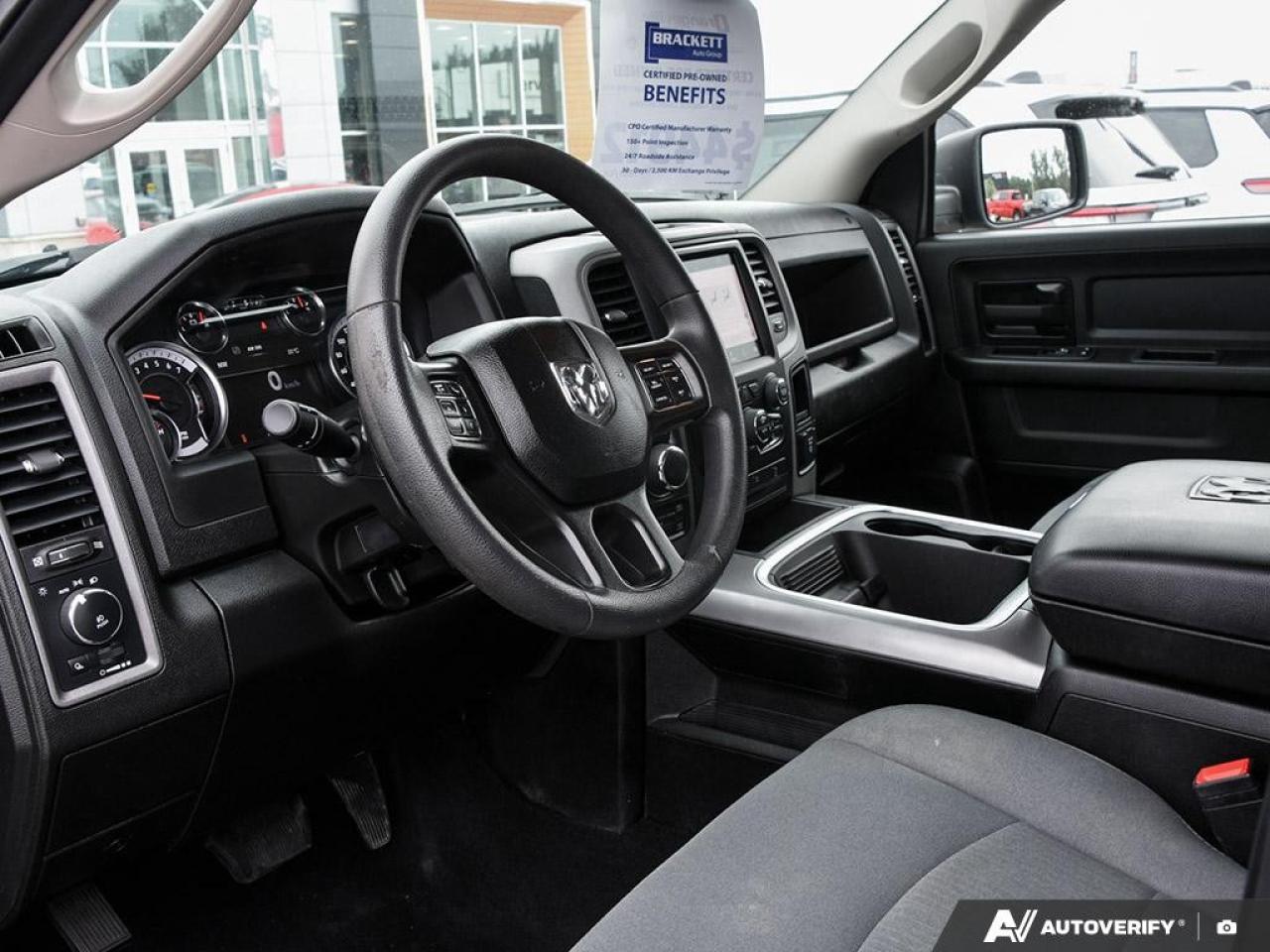 2022 RAM 1500 Classic EXPRESS 4X4 CREW CAB 5'7" BOX Photo