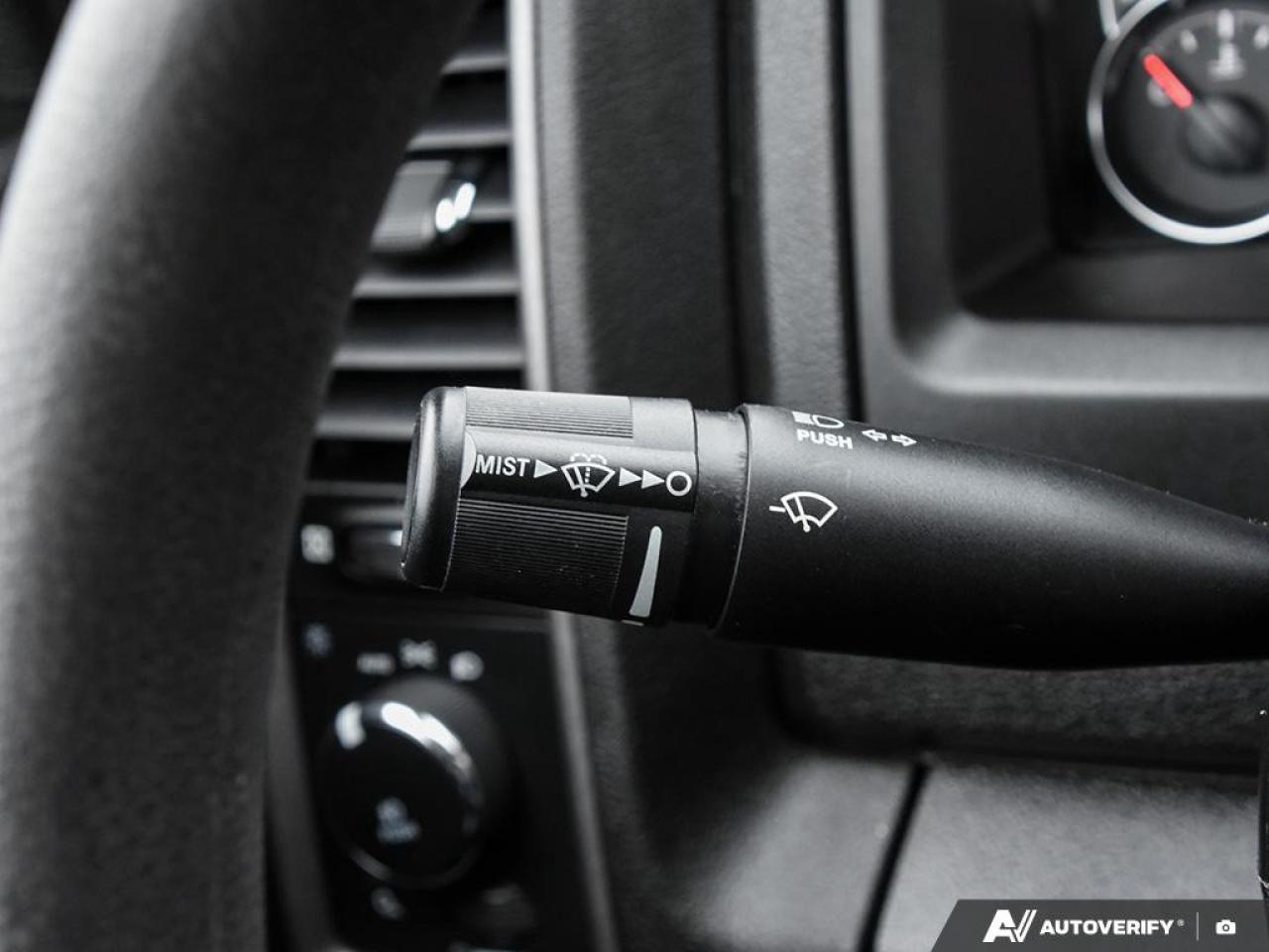 2022 RAM 1500 Classic EXPRESS 4X4 CREW CAB 5'7" BOX Photo