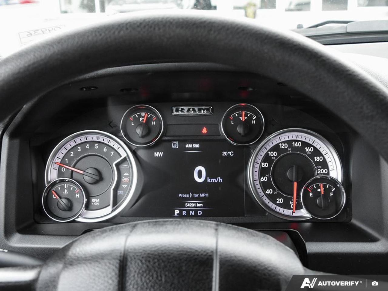 2022 RAM 1500 Classic EXPRESS 4X4 CREW CAB 5'7" BOX Photo