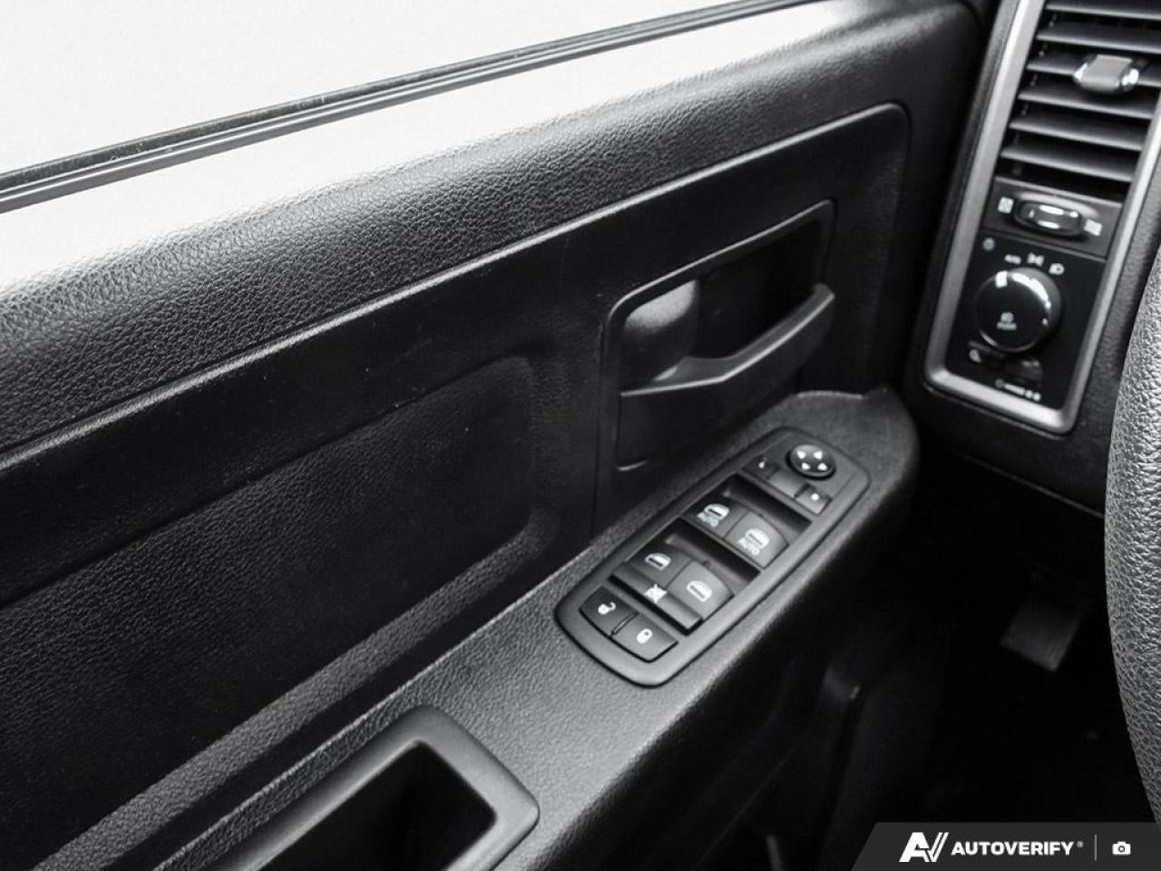 2022 RAM 1500 Classic EXPRESS 4X4 CREW CAB 5'7" BOX Photo