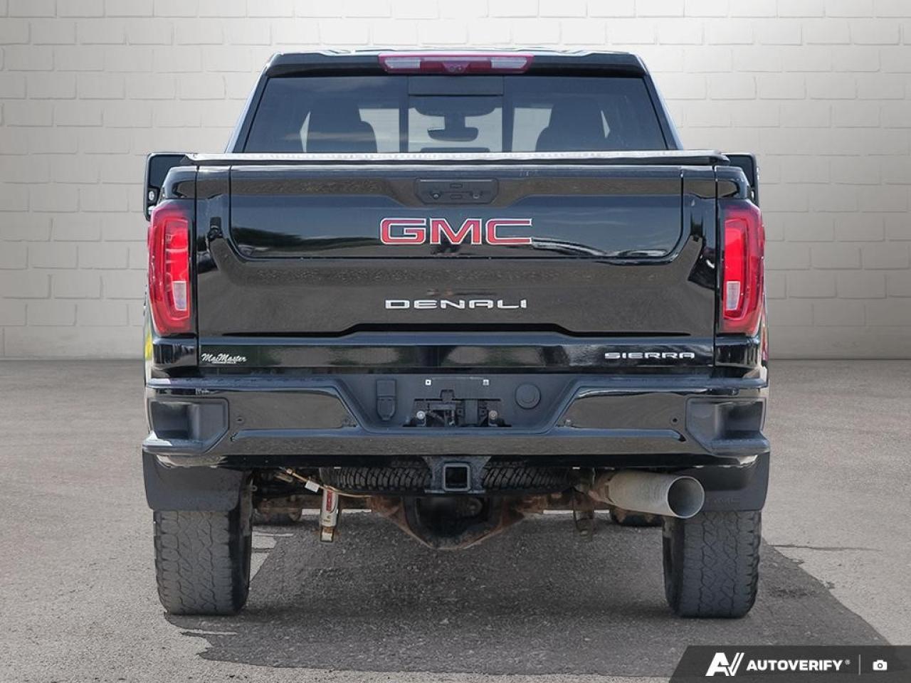 2023 GMC SIERRA 2500HD 4WD Crew Cab Standard Box Denali Photo