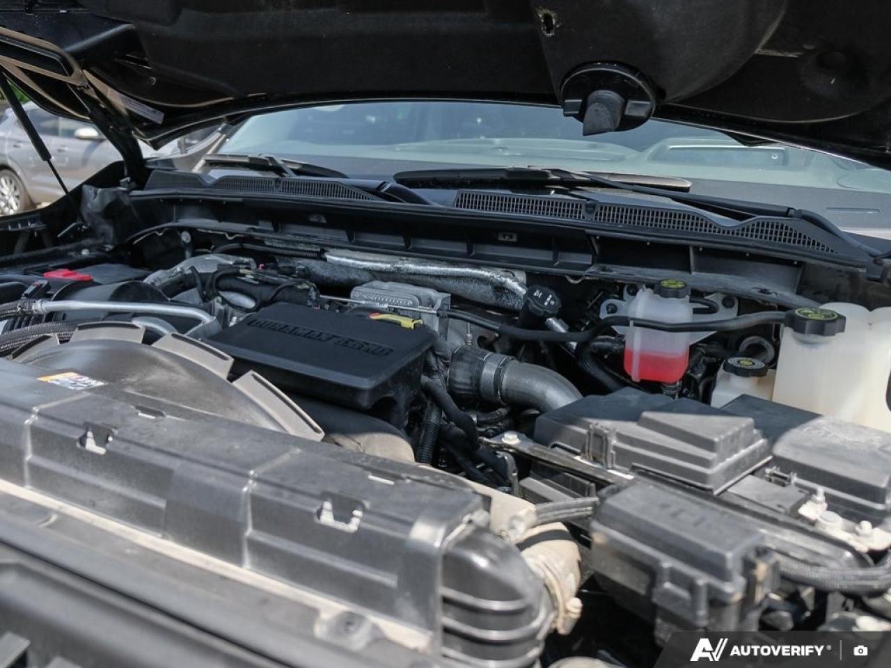 2023 GMC SIERRA 2500HD 4WD Crew Cab Standard Box Denali Photo