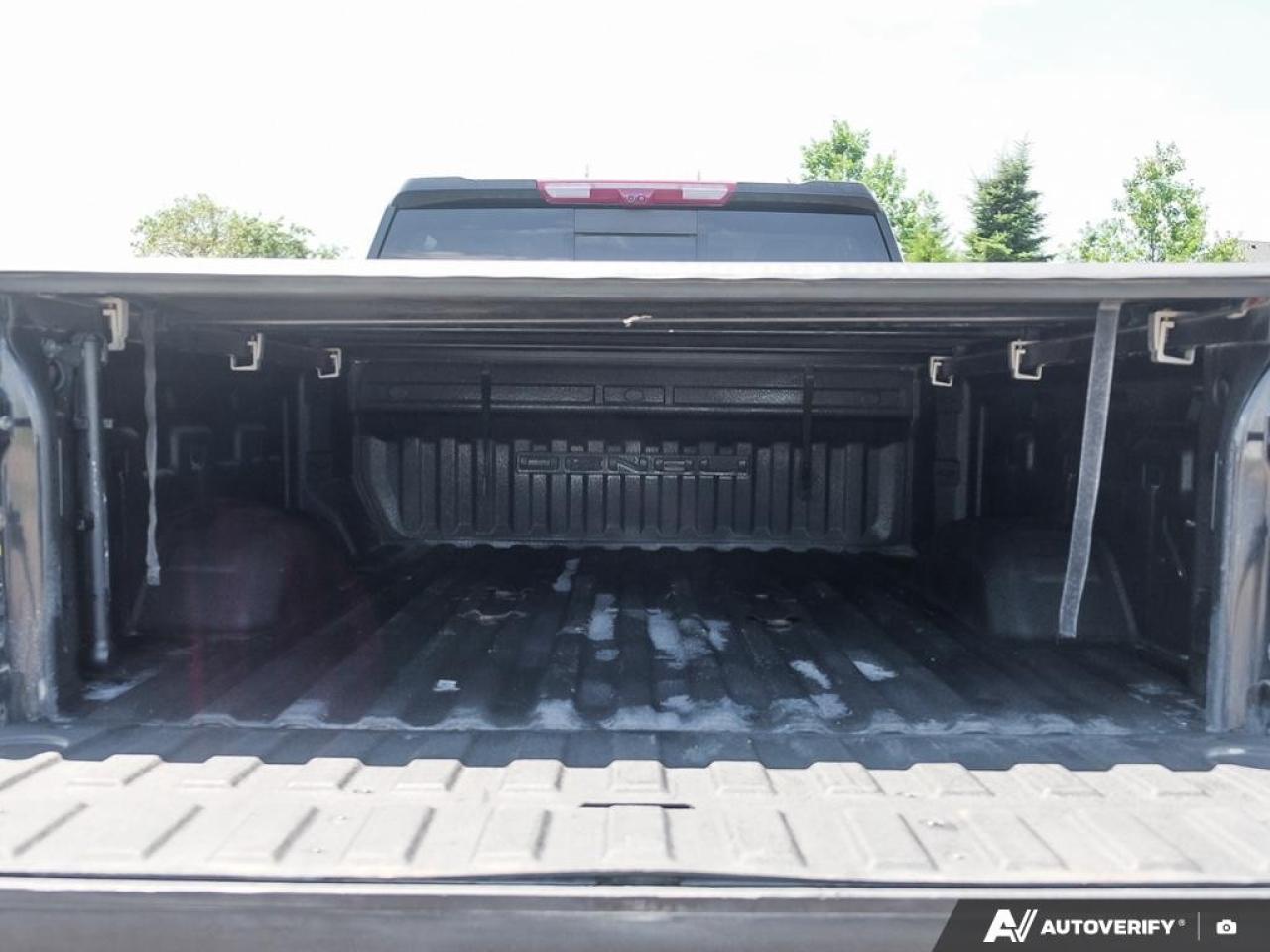 2023 GMC SIERRA 2500HD 4WD Crew Cab Standard Box Denali Photo