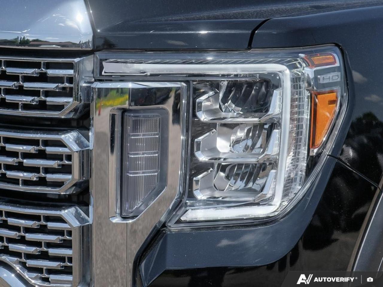 2023 GMC SIERRA 2500HD 4WD Crew Cab Standard Box Denali Photo