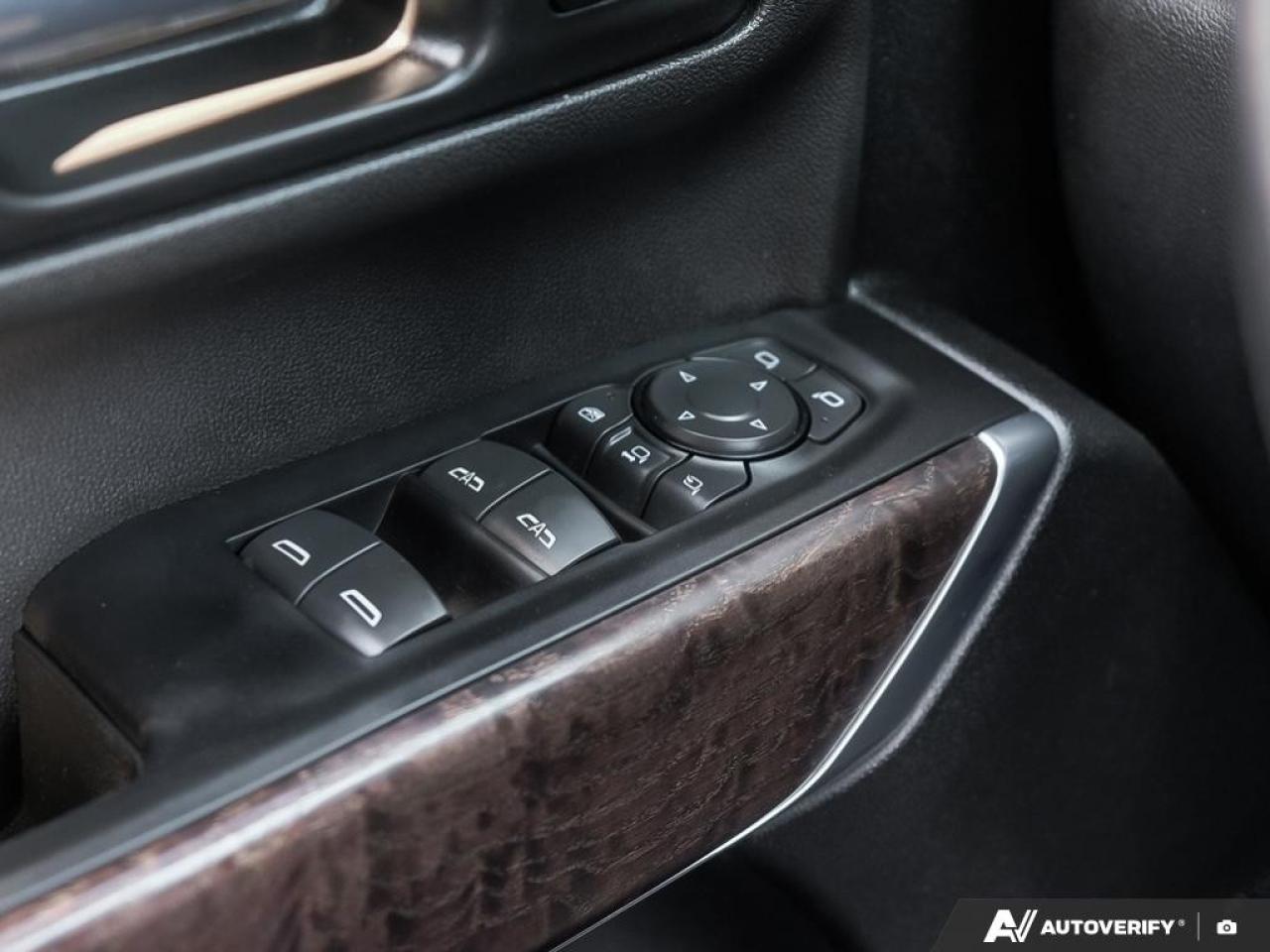 2023 GMC SIERRA 2500HD 4WD Crew Cab Standard Box Denali Photo