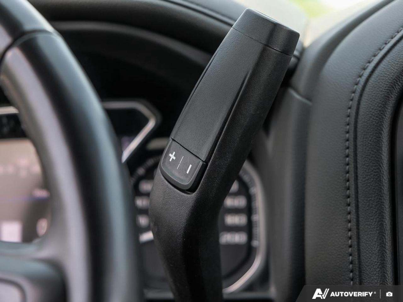 2023 GMC SIERRA 2500HD 4WD Crew Cab Standard Box Denali Photo