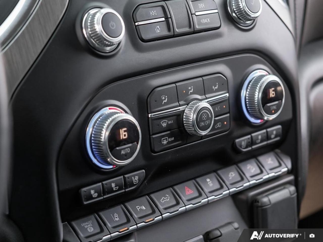 2023 GMC SIERRA 2500HD 4WD Crew Cab Standard Box Denali Photo