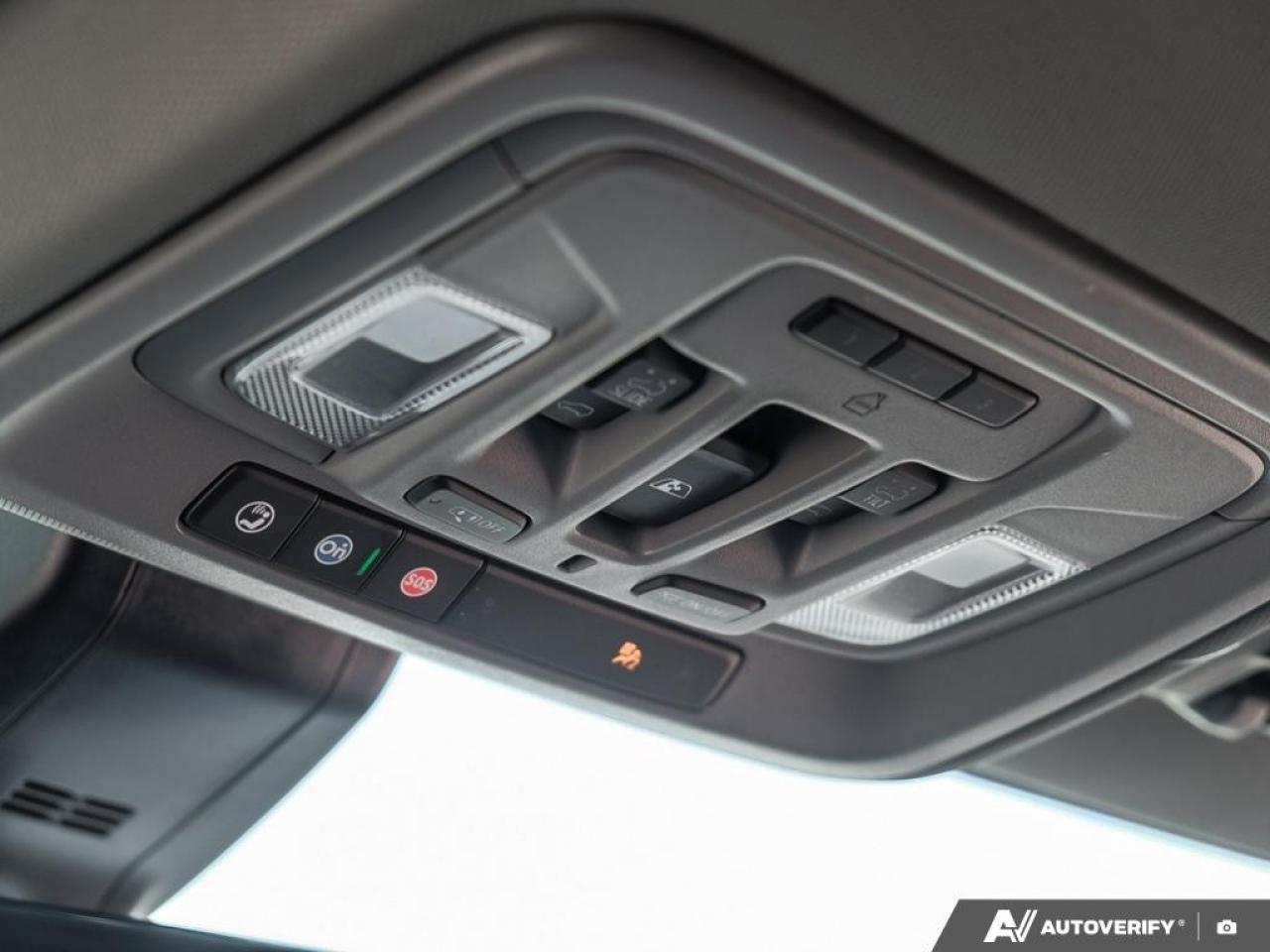 2023 GMC SIERRA 2500HD 4WD Crew Cab Standard Box Denali Photo