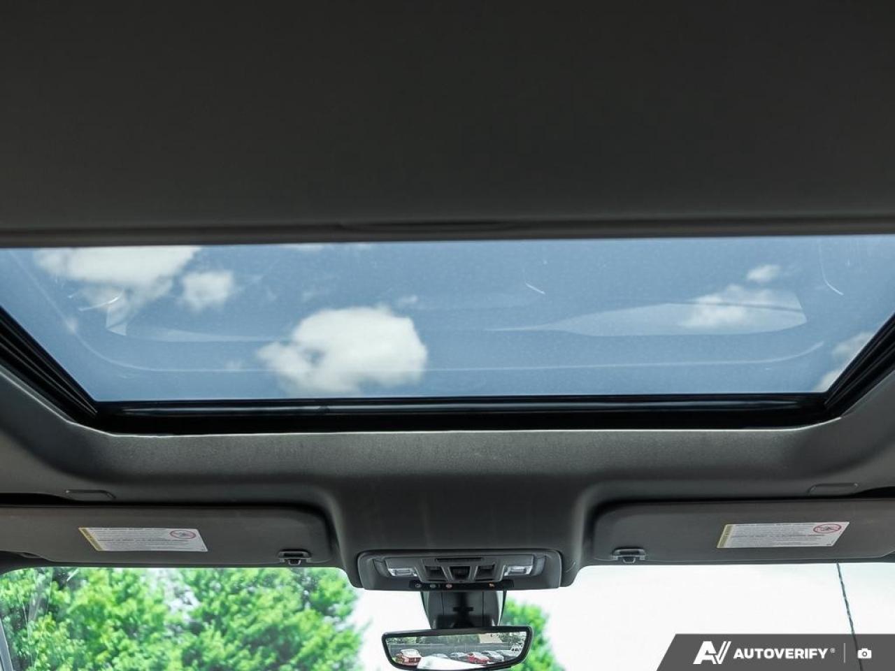 2023 GMC SIERRA 2500HD 4WD Crew Cab Standard Box Denali Photo