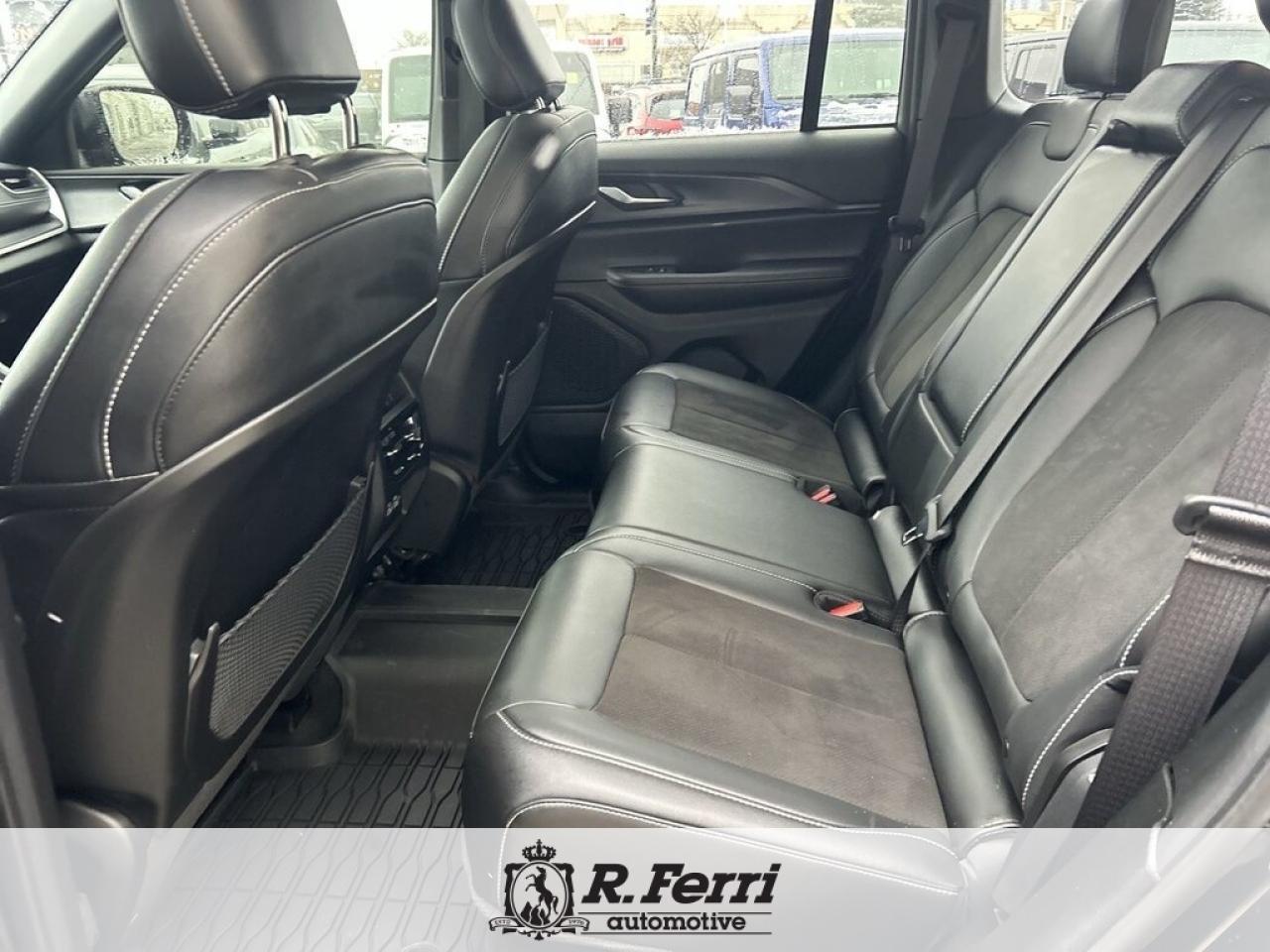 2023 Jeep Grand Cherokee Laredo 4dr 4x4 Photo