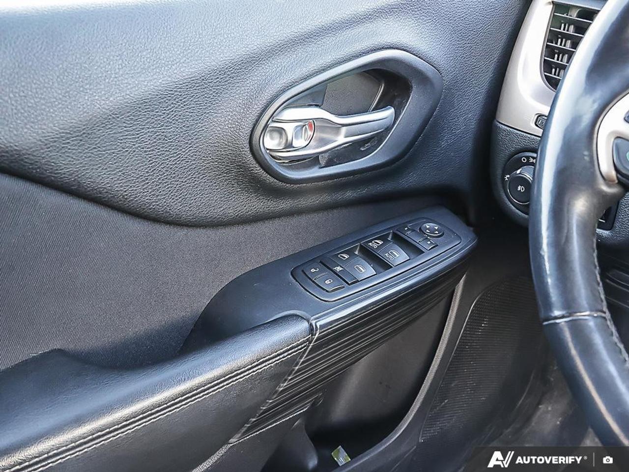 2015 Jeep Cherokee 4WD 4dr North Photo