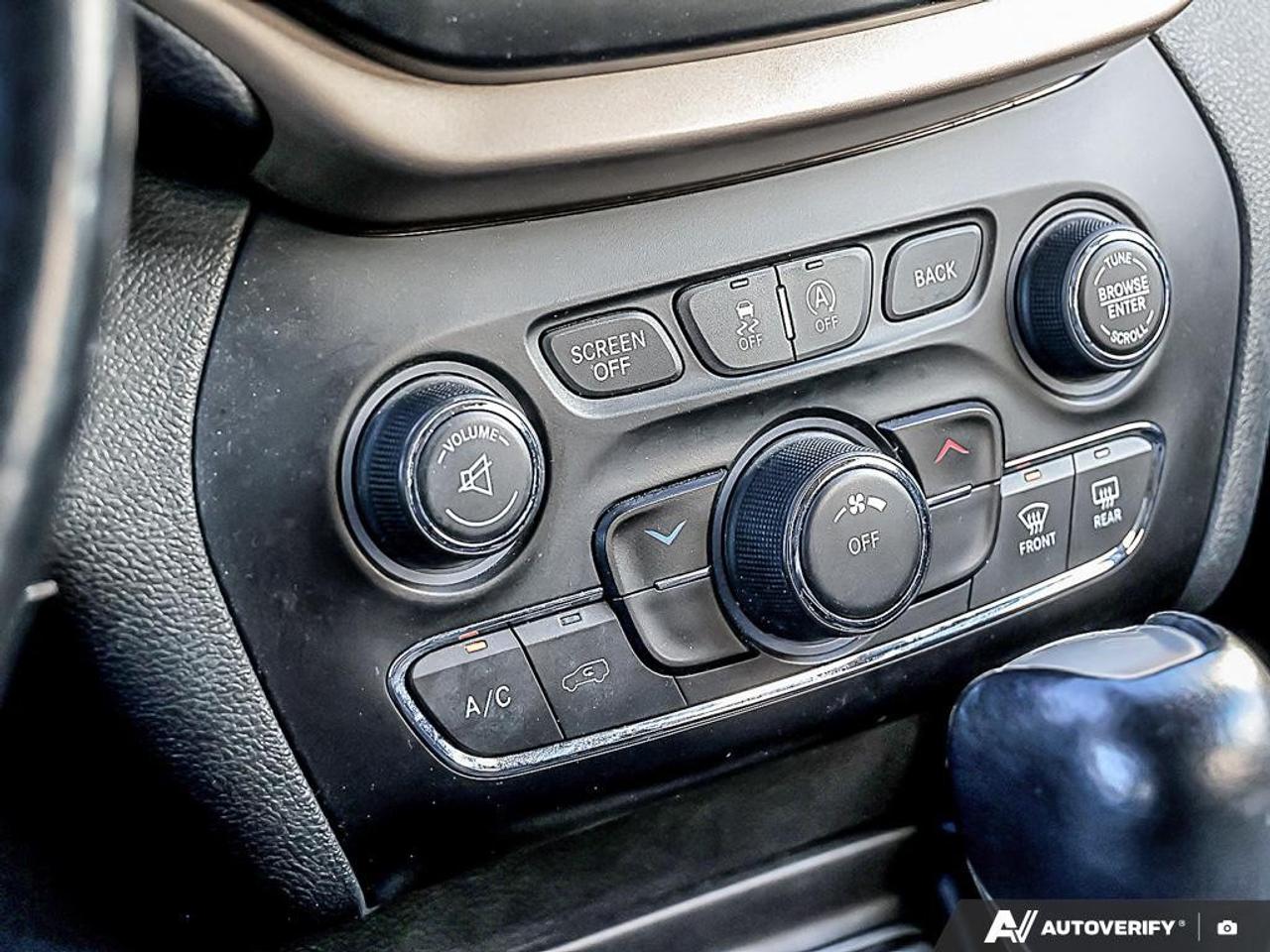 2015 Jeep Cherokee 4WD 4dr North Photo