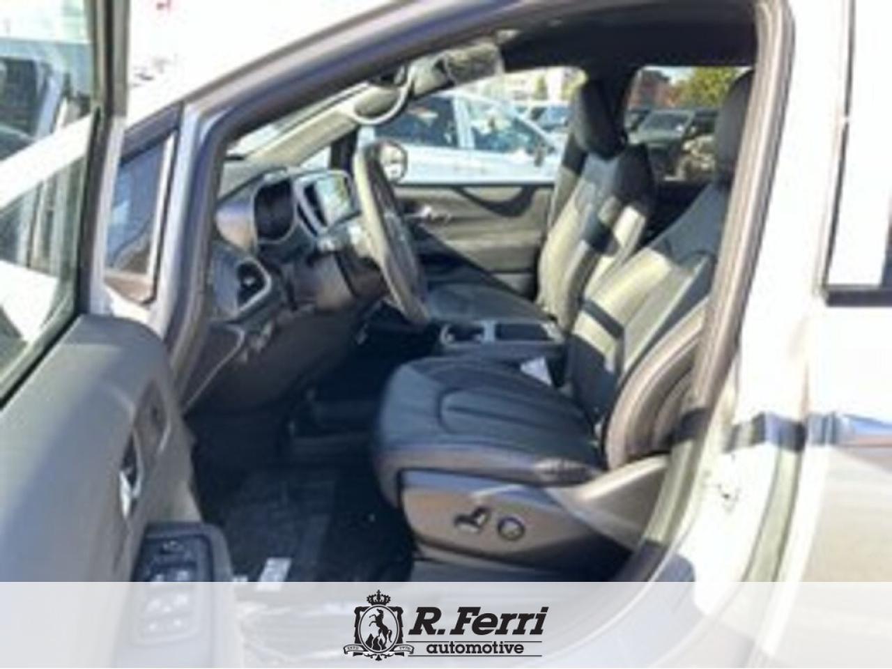 2026 Chrysler Pacifica Select Front-Wheel Drive Passenger Van Photo