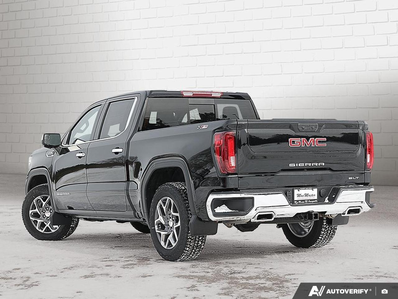 2026 GMC Sierra 1500 Crew Cab Short Box 4-Wheel Drive SLT Photo2