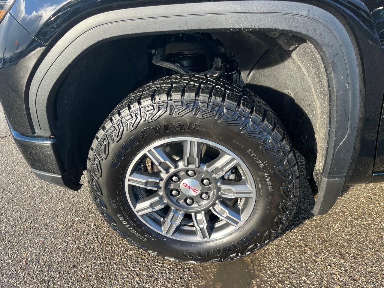 2025 GMC Sierra 1500 Crew Cab Short Box 4-Wheel Drive AT4 Photo2