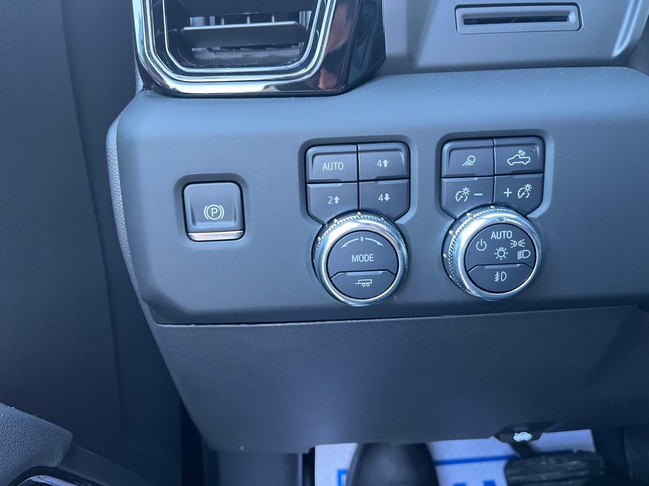 2025 GMC Sierra 1500 Crew Cab Short Box 4-Wheel Drive AT4 Photo