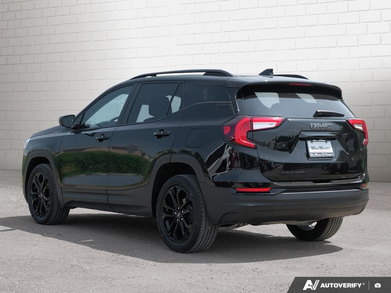2023 GMC Terrain AWD SLE Photo2