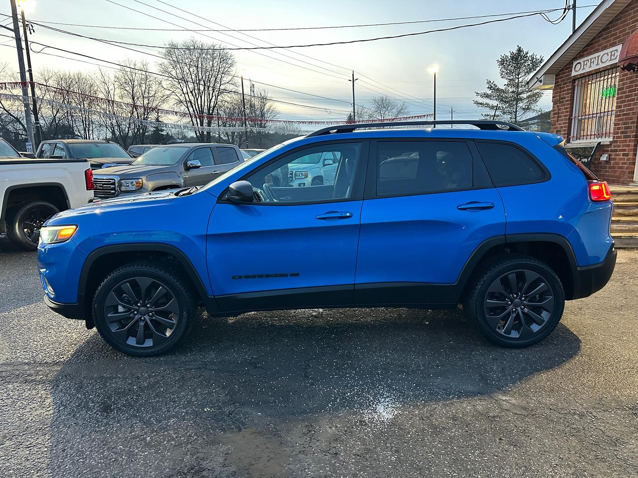 2021 Jeep Cherokee 80thAnniversary4X4 PanoRoof HTD-Leather NAV XM A/C Photo2