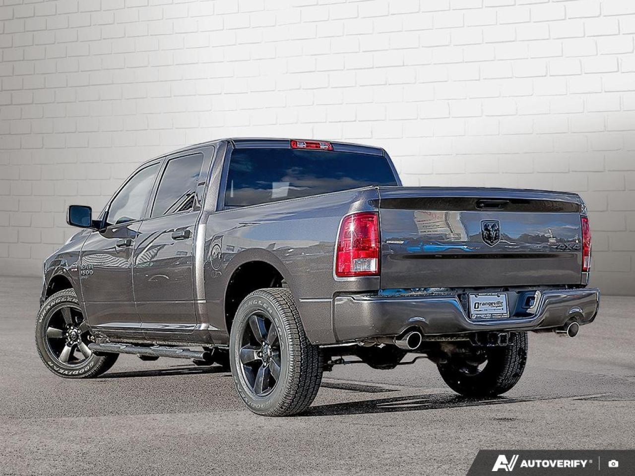 2019 RAM 1500 Classic EXPRESS 4X4 CREW CAB 5'7" BOX Photo3