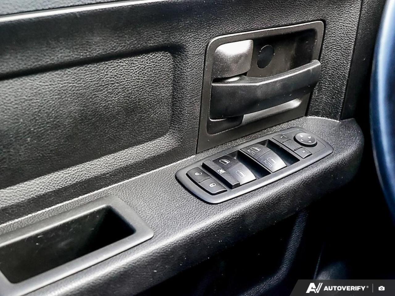 2019 RAM 1500 Classic EXPRESS 4X4 CREW CAB 5'7" BOX Photo