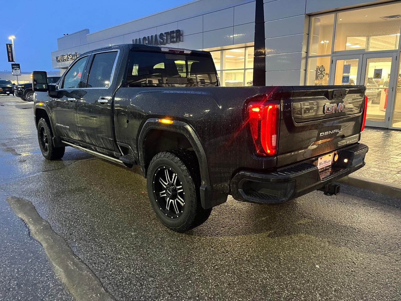 2021 GMC SIERRA 2500HD 4WD Crew Cab Standard Box Denali Photo