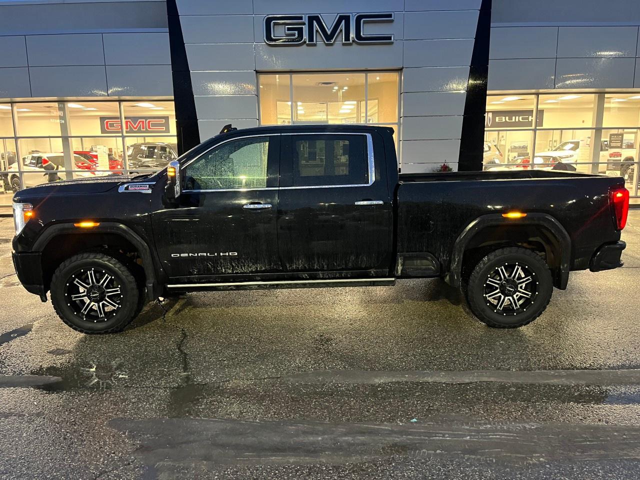2021 GMC SIERRA 2500HD 4WD Crew Cab Standard Box Denali Photo