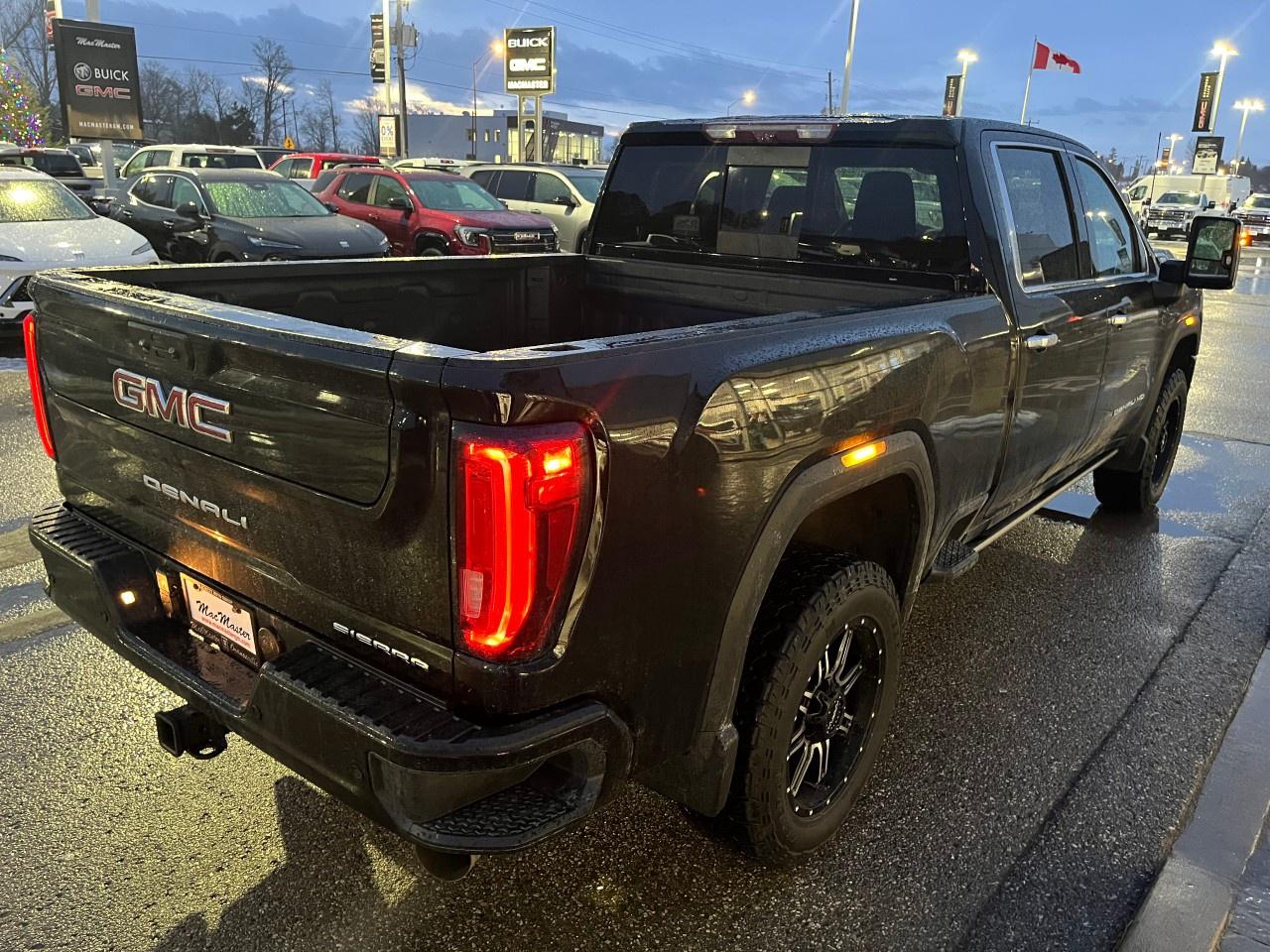 2021 GMC SIERRA 2500HD 4WD Crew Cab Standard Box Denali Photo