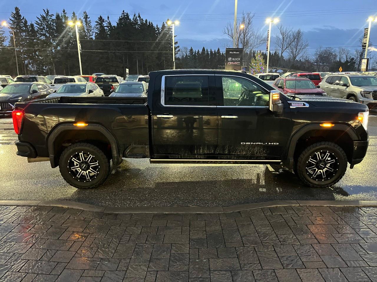 2021 GMC SIERRA 2500HD 4WD Crew Cab Standard Box Denali Photo