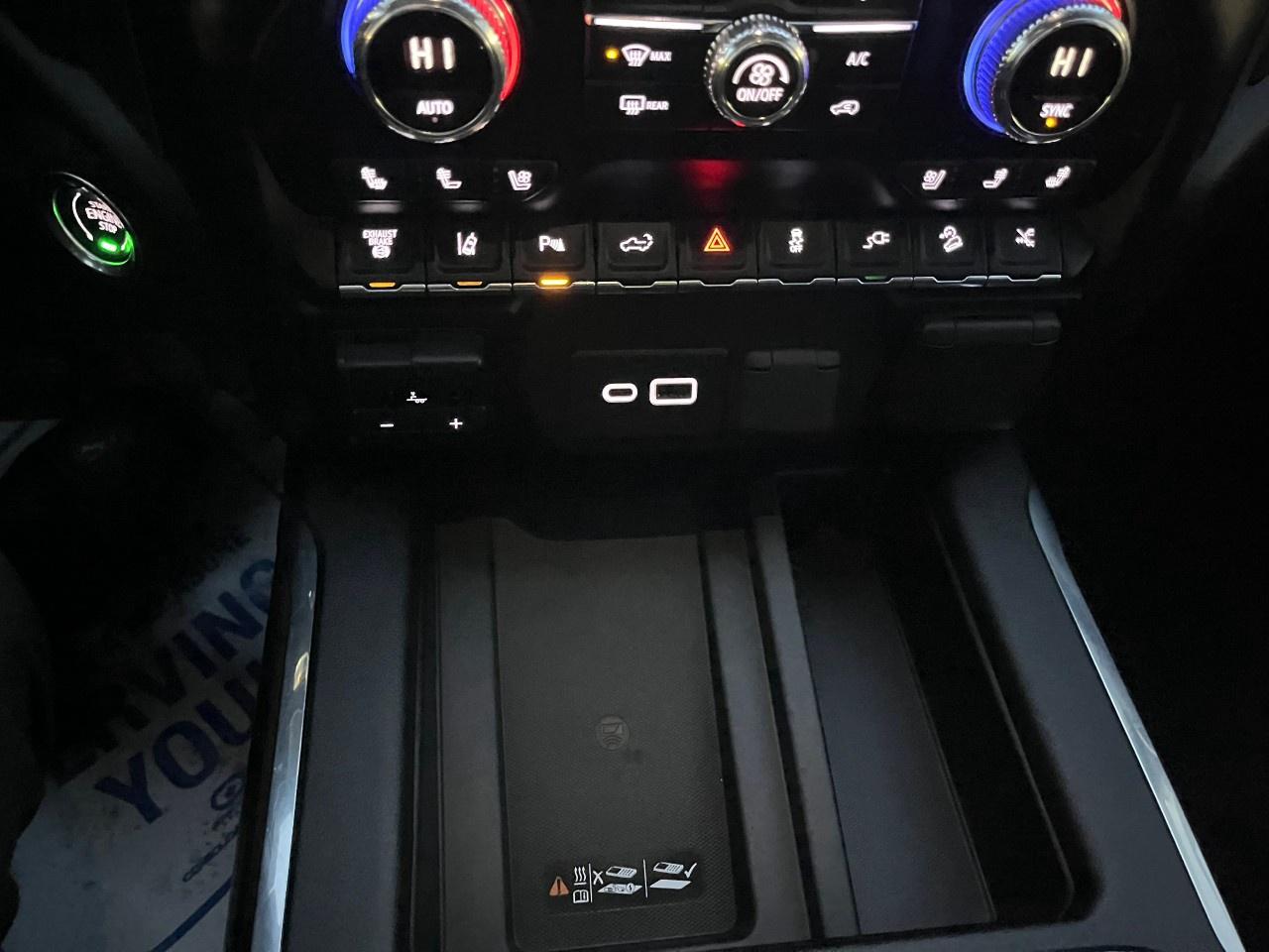 2021 GMC SIERRA 2500HD 4WD Crew Cab Standard Box Denali Photo