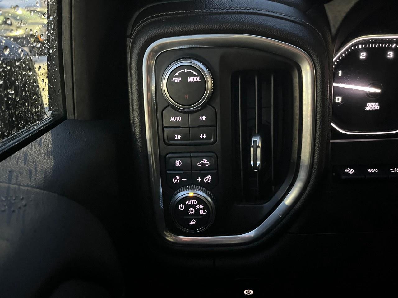 2021 GMC SIERRA 2500HD 4WD Crew Cab Standard Box Denali Photo