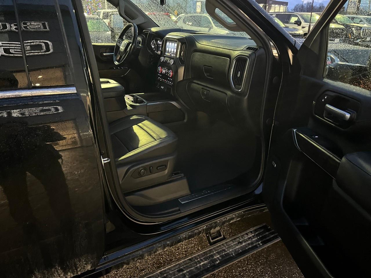 2021 GMC SIERRA 2500HD 4WD Crew Cab Standard Box Denali Photo