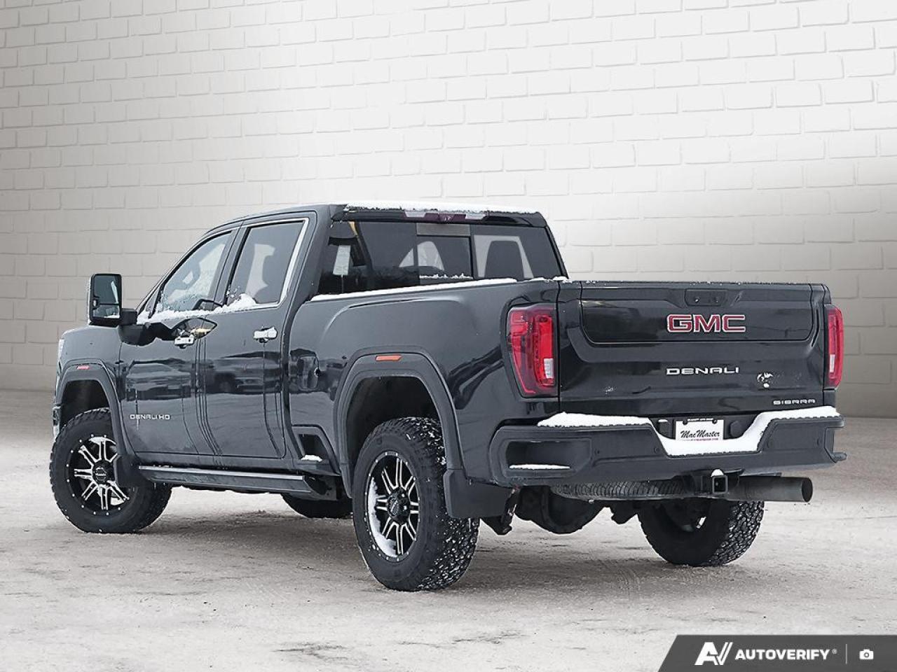 2021 GMC SIERRA 2500HD 4WD Crew Cab Standard Box Denali Photo