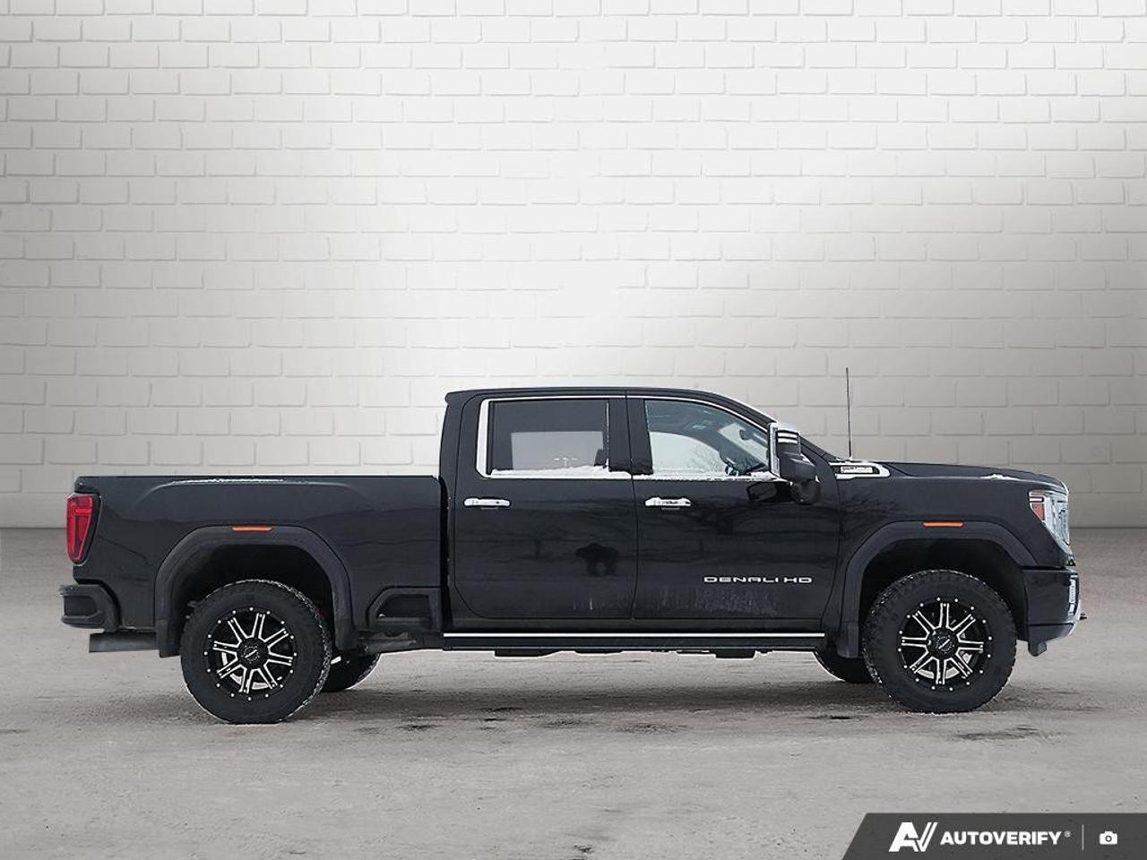 2021 GMC SIERRA 2500HD 4WD Crew Cab Standard Box Denali Photo