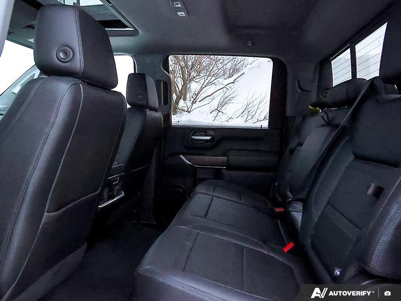 2021 GMC SIERRA 2500HD 4WD Crew Cab Standard Box Denali Photo