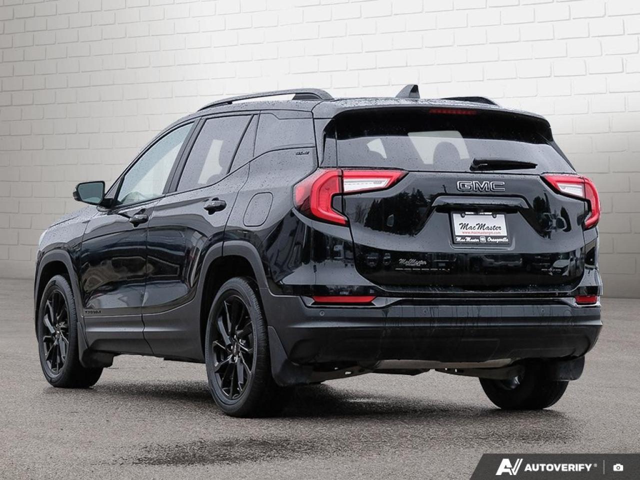 2023 GMC Terrain AWD SLE Photo2