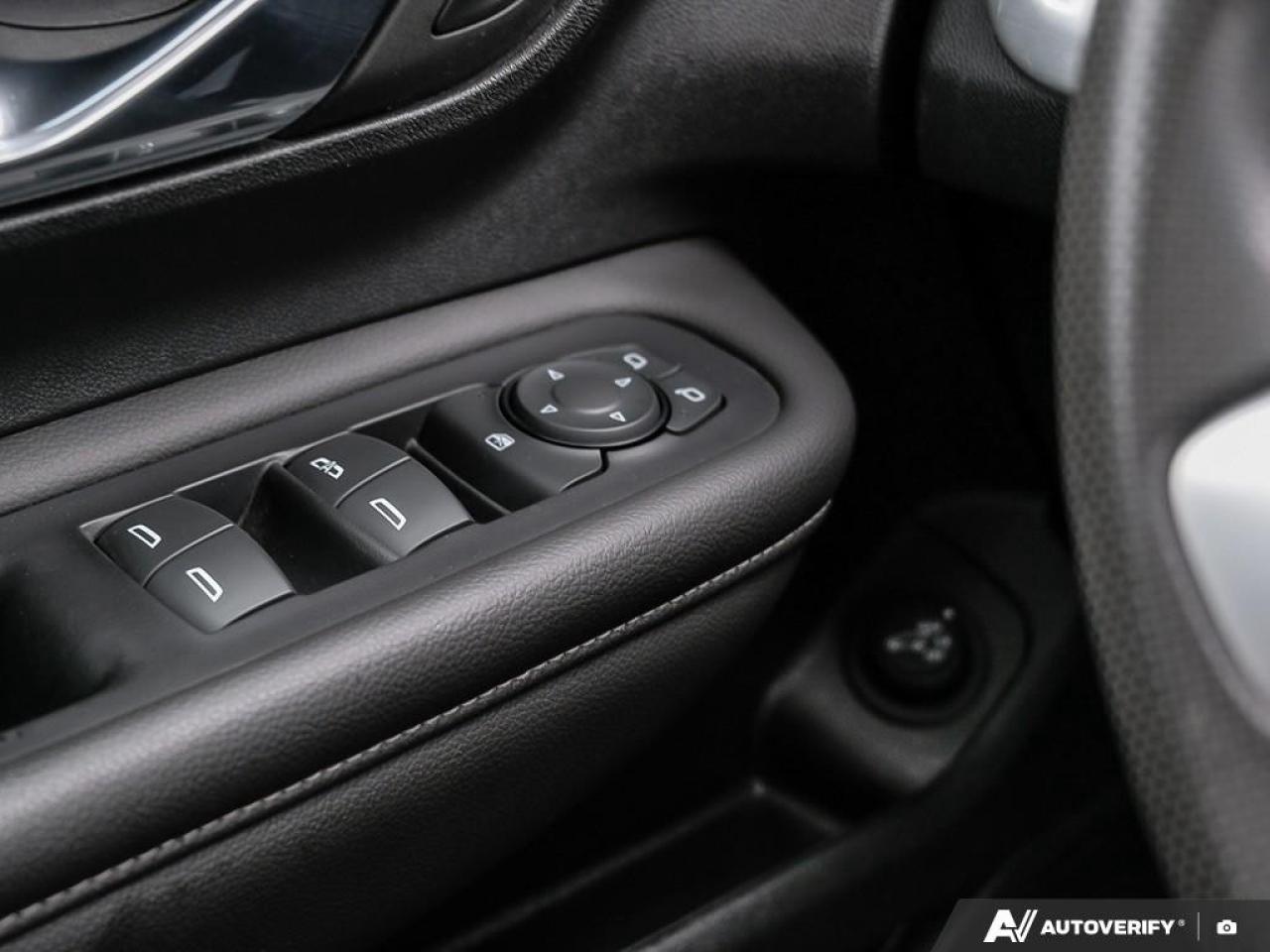 2023 GMC Terrain AWD SLE Photo