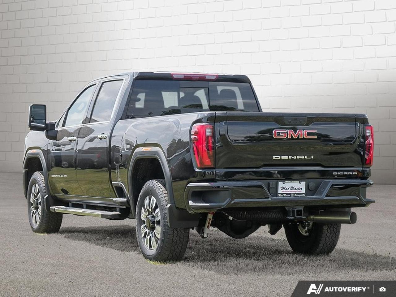2025 GMC SIERRA 2500HD 4WD Crew Cab Standard Box Denali Photo2