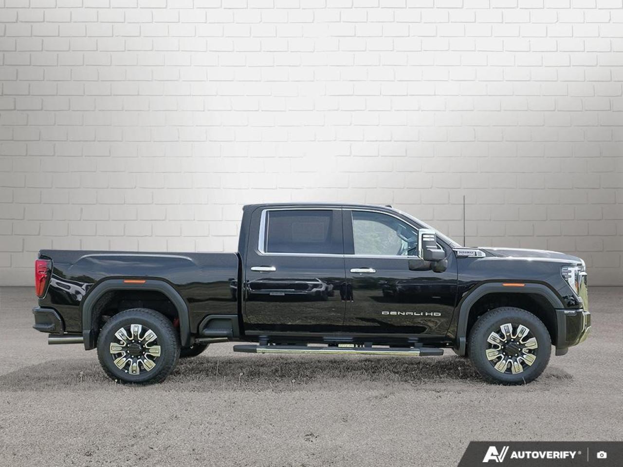 2025 GMC SIERRA 2500HD 4WD Crew Cab Standard Box Denali Photo