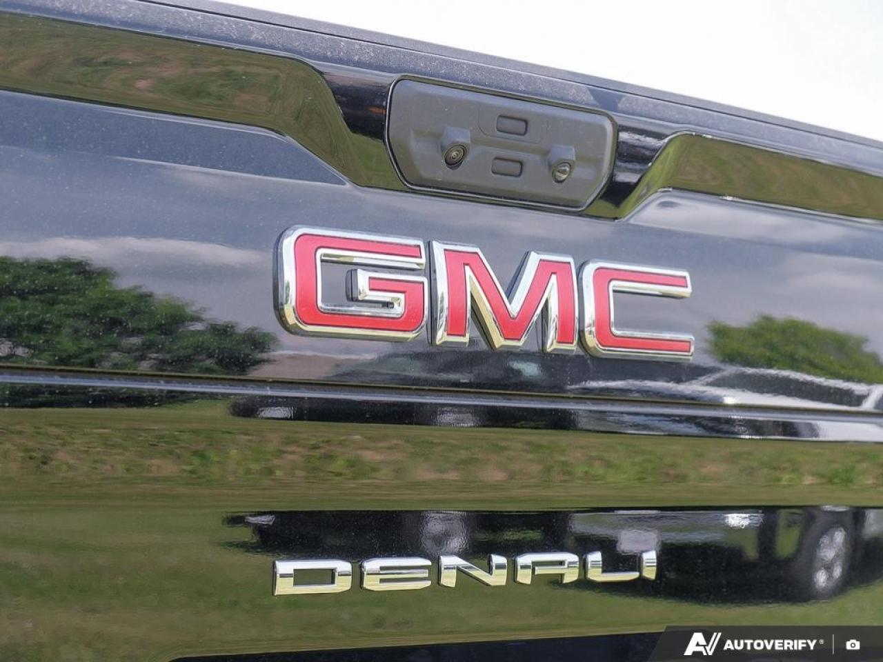 2025 GMC SIERRA 2500HD 4WD Crew Cab Standard Box Denali Photo