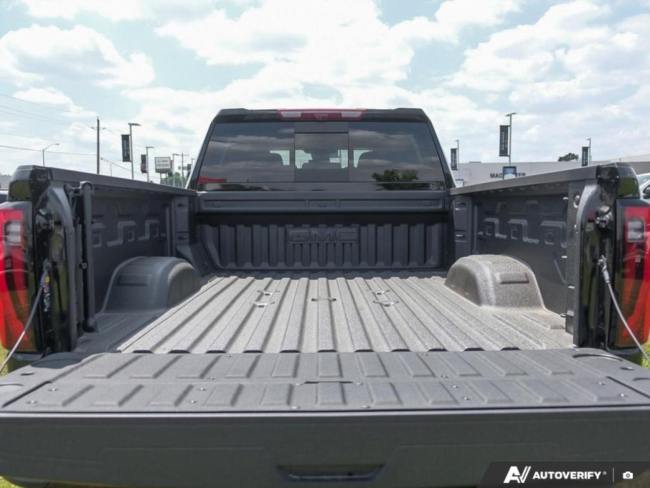 2025 GMC SIERRA 2500HD 4WD Crew Cab Standard Box Denali Photo